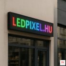 P10 színes kültéri LED fényújság - RGB futófény, 128x64 cm