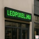 Zöld beltéri LED fényújság - P10, 160x64 cm