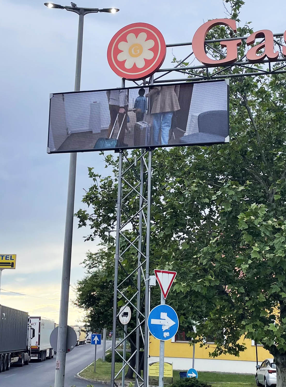Fixtelepítésű LED videófal