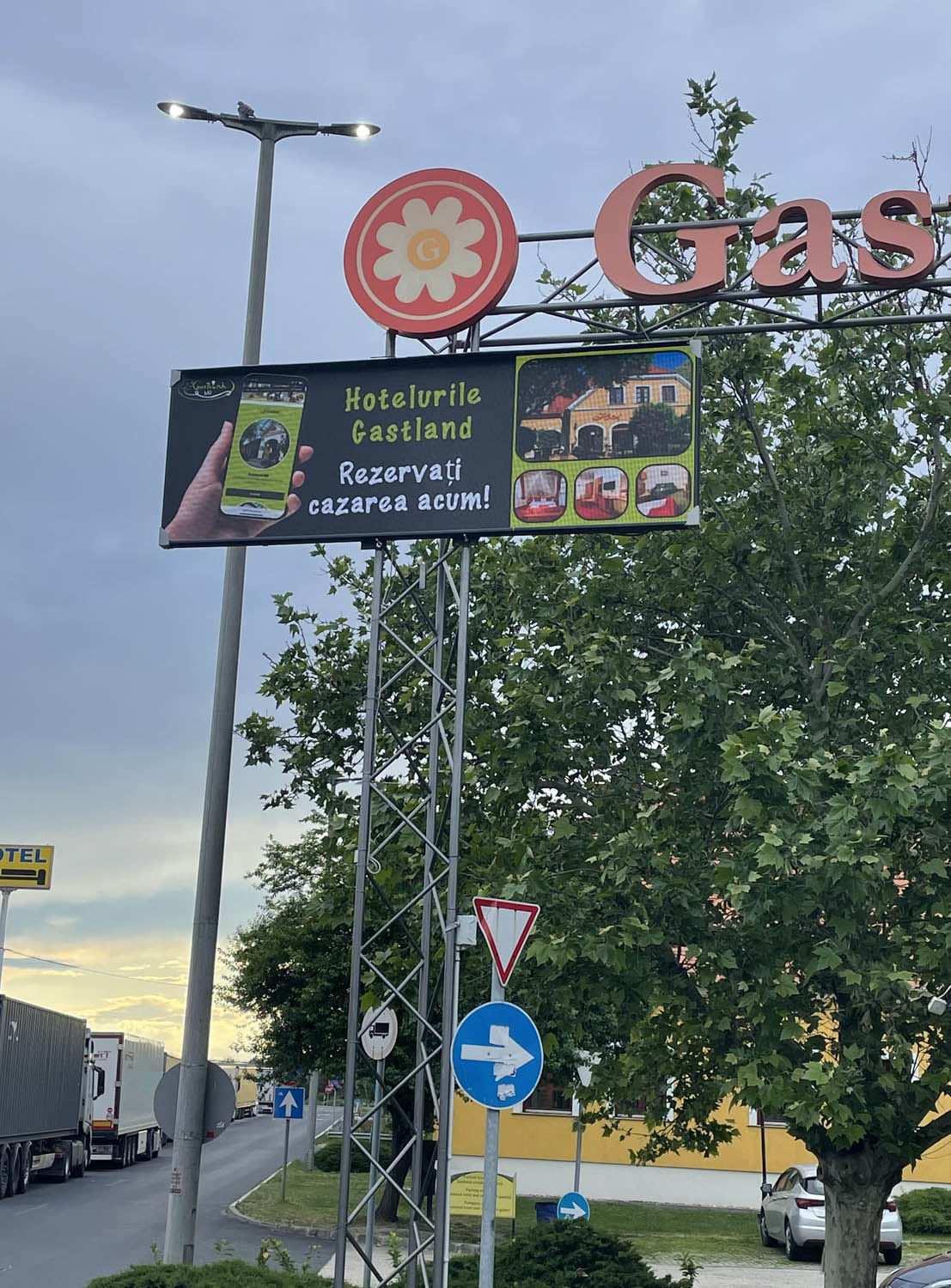 Fixtelepítésű LED videófal